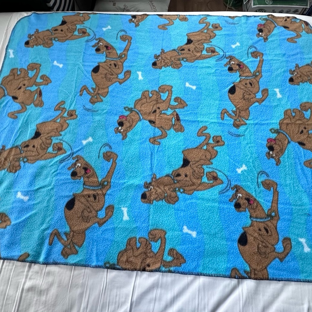 Vintage Cartoon Network Scooby-Doo Blue and Brown Throw Blanket